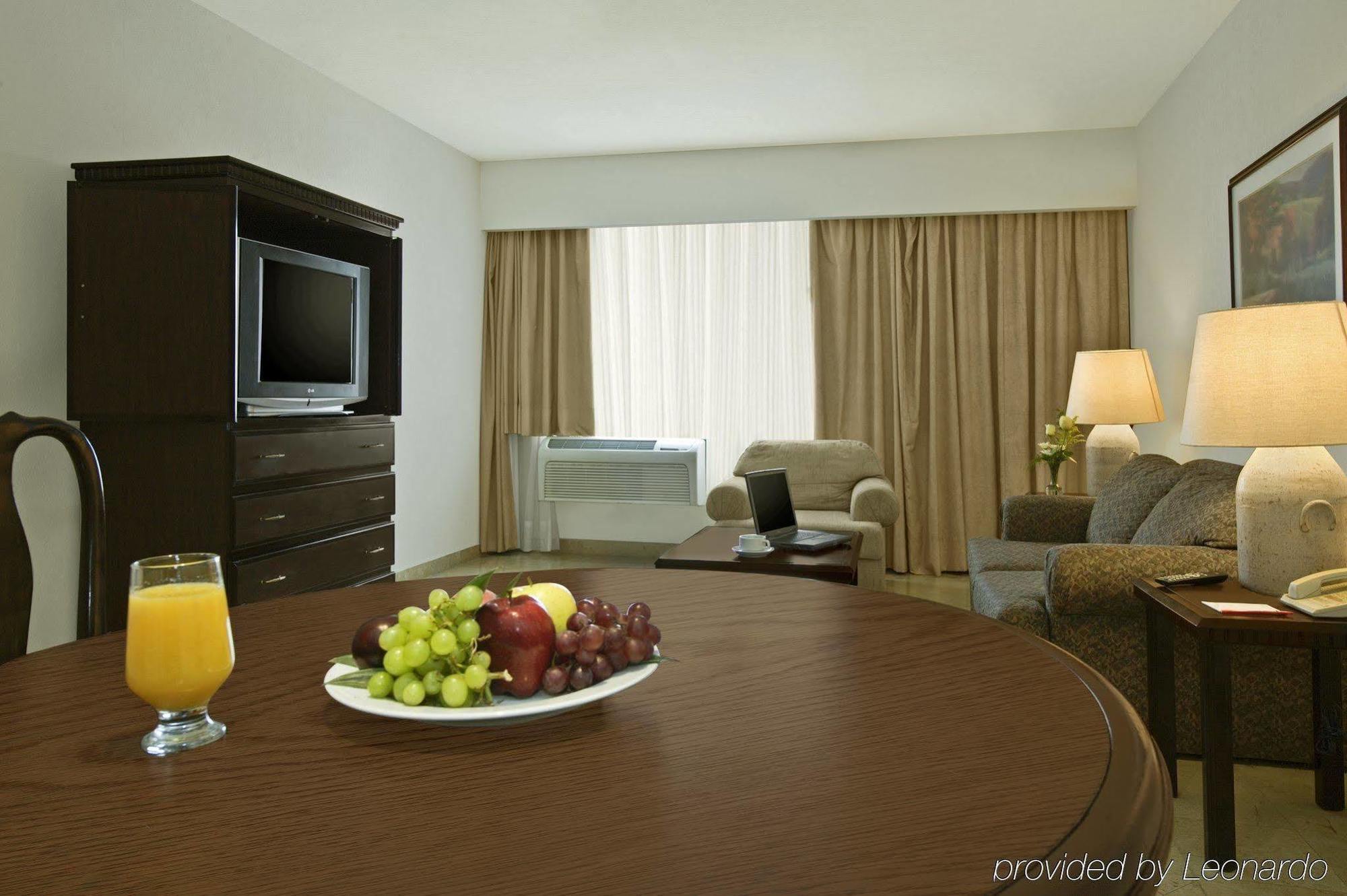 San Nicolás de los Garzas Fiesta Inn Monterrey La Fe מראה חיצוני תמונה